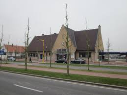 The town itself is fairly small but accounts for 16,000 of the municipality's 30,000 residents. Knokke Railway Station Wikipedia