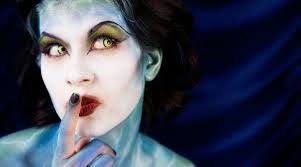 Danielle Toms's Instagram, Twitter & Facebook