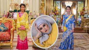 Hakim mazhar mohd johar ve fauziah abdullah mansoor'un ikinci çocuklarıdır. Wajah Terkini Puteri Ameerah Yang Semakin Cantik Persis Ibunya Azrinaz Mazhar Hakim Nona