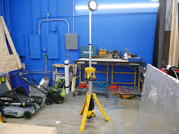 Dewalt Tripod Light Tools In Action Power Tool Reviews