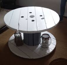 Table Basse Bois Cree A Partir D Un Rouleau De Fil Electrique Tonneau Bois Table Basse Bois Fil Electrique