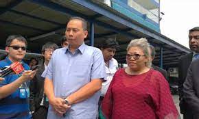 Memetik laporan berita harian, timbalan ketua pengarah (operasi) jpn, jasri kasim, berkata 80 aksara itu turut merangkumi nama bapa, bin atau binti serta simbol seperti koma dan. Malaysiakini Siti Kasim Dan Polis Adakan Sidang Akhbar Bersama