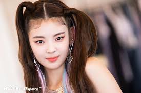 Nan ppallippalli wonhaneun geol malhae mos gajimyeon eottae gwaenhi mangseolida siganman gani yeah da malhallae cuz i like it, cuz i like it, like it. Itzy Lia Not Shy Promotion Photoshoot By Naver X Dispatch Kpopping