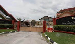 Smk raja perempuan is situated nearby to kampung batu bertudong. Dua Pelajar Sekolah Raja Perempuan Taayah Positif Covid 19 Metrotv