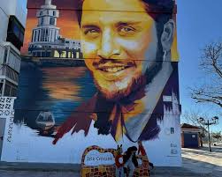 Está fotografía de Manuel carrasco es de un grupo felices fiestas amigos@s  de Facebook abrazos 🩸💥💧🥀🏵️😘🥰🔥⚓⛵🏹💘⛄🧑‍🎄👼🫅👑😘😘