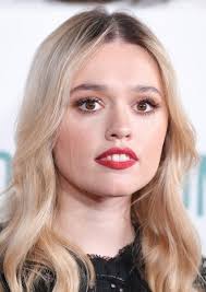 Aimee lou wood was accepted in 2014 to train at the royal academy of dramatic art in london (uk), graduating in 2017. Aimee Lou Wood On Mycast Fan Casting Your Favorite Stories