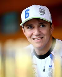 You thought we'd run out of smiley Isack pics? Never 😁 #F1 #VCARB