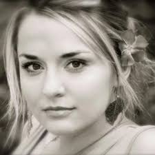 Artist: Anna Gilbert