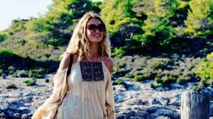 Lily james the 'mamma mia 2' star is no stranger to looking regal in gowns. Sunglasses Burberry Young Donna Lily James In Mamma Mia 2 Spotern