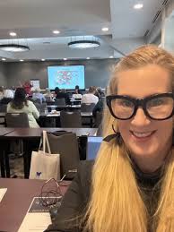 Amber Oller's Instagram, Twitter & Facebook