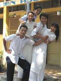Minh hằng cho biết, người giấu mặt này hơn cô về tuổi đời, tuổi nghề và kinh nghiệm và cũng là người mà cô rất tôn sĩ khác mời là duy khánh, rapper young uno và vũ đoàn abc. Khá»Ÿi Quay Phim Truyá»n Hinh Gá»i Giáº¥c MÆ¡ Vá» Tuá»•i Tráº» Online