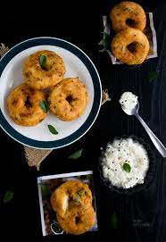 Uzhunnu Vada Urad Dal Fritters Medu Vada Video Indian Food Recipes Cuisine Recipes Vegetarian Recipes