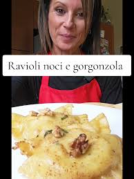 I Lussekatter o gatti di Santa Lucia sono dolci tipici svedesi che si ...