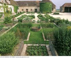 Jardin Medieval De Bois Richeux Formal Kitchen Garden Jardin Medieval Jardins Jardin Potager