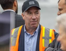 Luis Abrams's Instagram, Twitter & Facebook