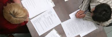 Du kannst dich sich spontan und fließend ausdrücken, ohne öfter deutlich erkennbar nach worten suchen zu müssen. C1 Advanced Sprachschule Stevens