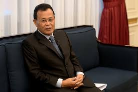 Johor's menteri besar, omar sapian, visited a malaysian government vessel anchored in singapore territorial waters off tuas on wednesday (9 january), a day which saw as many as five malaysian vessels in singapore waters. Osman Sapian Resigns As Johor Menteri Besar Mahathir Se Asia News Top Stories The Straits Times