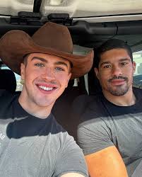 Yay for progress! I never felt comfortable wearing a tank in the gym and  lowkey still feel like a cow, but I find that it motivates me to push  myself further every