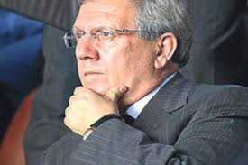 Fenerbahçe eski başkanı aziz yıldırım'ın 8 yıldır birlikte olduğu eşi gonca çelikkıran'dan boşanacağı iddia edildi ancak yıldırım bu iddiaları yalanladı. Aziz Yildirim In Esi Bunalima Girdi