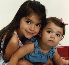 Charli And Dixie In 2020 Childhood Photos Baby Face Perfect Sisters