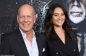 Why bruce willis and demi moore are isolating together. Bruce Willis And Emma Heming Take Loss On 7 6m Sale Of Home In Westchester County New York Express Digest