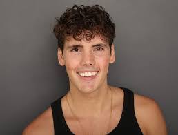 Kiara Larson's Instagram, Twitter & Facebook