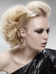 Knowing how to wear your hair on your wedding day can be really tricky. Wedding Hairstyle For Short Hair