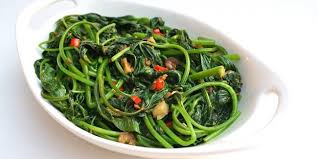 Meskipun satu lembar, daun kunyit bisa menambah cita rasa masakan ini jadi super duper. Menu Buka Puasa Yang Menggoda Selera Coba Tumis Daun Ubi Jalar Ini