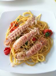 Pasta italiana con polpo e canocchie o pannocchie e gamberetti di cicale di mare. Spaghetti Alle Cicale Di Mare Le Ricette Di Luci