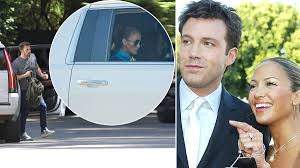 The singer was on at home with apple music, where she talked about a time when she met barbra. Jennifer Lopez Still Has Ben Affleck S Engagement Ring Worth 1 2 Million Reports Latestly