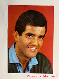 Se nos fue un trozo importante de nuestra vida. Desde pequeño me acompañó  su música hasta tal punto de pedirle un autógrafo, uno de los pocos por  cierto que he pedido en