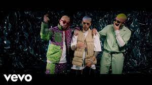 Doce me la como entera y nadie se entera un par de amigas todas solteras, siempre la velan pa' que ella siga se hace la que no me conoce pero en mi cama se vuelve un vicio como a las cinco doce me la como entera y nadie se. Jhay Cortez J Balvin Bad Bunny No Me Conoce Remix Youtube