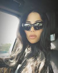 No estás viendo doble, la nueva estilista de Kim Kardashian es su clon