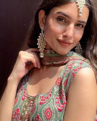 Influencer Ritu Rawat | Brand Promotion - Luxe Star