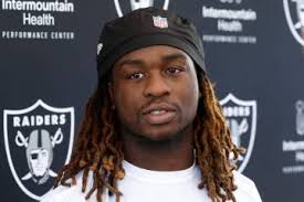 Peyton Manning's Raiders camp visit 'invaluable' to Derek Carr