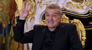 Deoarece locuința sa este extrem de spațioasă și luxoasă, gigi becali o numește, pe bună dreptate, „palat. De CrÄƒciun Gigi Becali Nu Pune O Stea In Varful Bradului Ci Un Fecesebeu