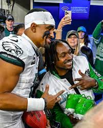 QB1 gifted his cleats to a familiar face last night 👀