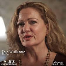 Una adorable familia buscará una nueva vida, sin saber que los espera la  más sangrienta pesadilla. 😨😈, ¡#Alice La Gemela del Diablo ya está en  cartelera de Multicine!