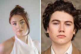 Young Vale of Glamorgan singer performing at Penarth Pier
