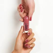 Ja obožavam lakove za nokte, ali zbog essence noviteti su me jako obradovali kada su počeli stizati na police naših mullera i dm drogerija. Essence Cosmetics Nagellack Shine Last Go Gel Nail Polish Love Me Like You Do 10 8 Ml Dauerhaft Gunstig Online Kaufen Dm De
