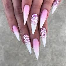 Weisse Ombre Stilettnagel Rose Glitter Nail Art Design Von Margaritasnailz Stiletto Nails Designs Jolis Ongles Ongles Longs