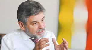 a la memoria de raúl alfonsín