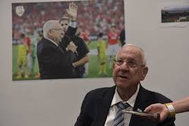 יור יש עתיד, יאיר לפיד, צריך להודיע עד חצות לנשיא האם עלה בידו להרכיב ממשלה, ולצרף להצהרתו את חתימותיהם של ראשי המפלגות השותפות לה. Onlmrwms9roy3m