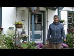 Egal ob an der wand am haus, am tor oder zaun, oder an der gartenmauer; Fensterln Auf Frankisch Gartendeko Mit Alten Fensterrahmen Youtube
