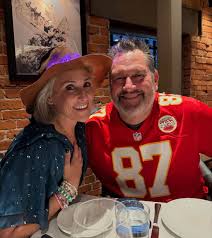 Who is Ricki Lake's third husband Ross Burningham? The lawyer and father of  4 met the talkshow host and actress during the Covid-19 pandemic, but was  originally just a 'booty call' |