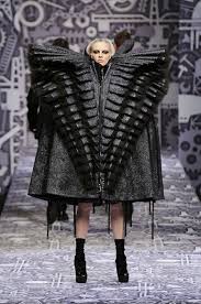 Kristen Mcmenamy Viktor Rolf Aw2010 Weird Fashion Fashion Futuristic Fashion