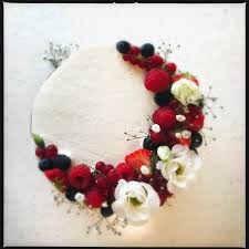 Layer Cake Et Couronne De Fruits Rouges Cours De Patisserie Layer Cake Idee Gateau