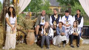 Pentru editia completa a emisiunii o gasiti pe canalul canalul. Ferma Vedetelor 2015