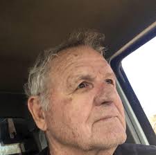 Which daughter of Bob Dylan is in the photo?