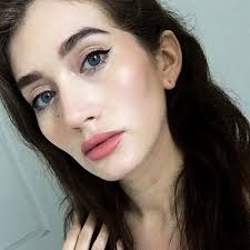 How to Get Perfect-Looking Skin With Makeup